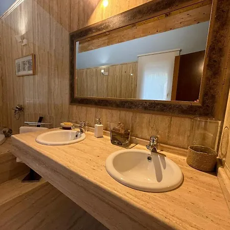 Casa El Jardin Vertical Con 5 Y Un Salon Comedor *