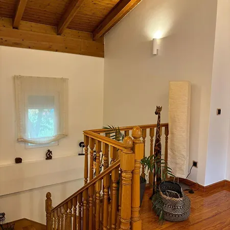 Casa El Jardin Vertical Con 5 Y Un Salon Comedor Villaverde-Penahorada