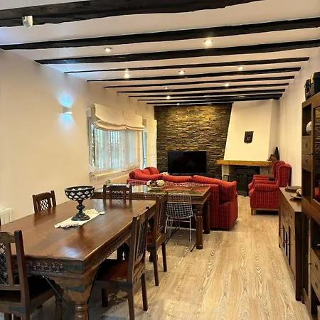 Casa El Jardin Vertical Con 5 Y Un Salon Comedor Ferienhaus *