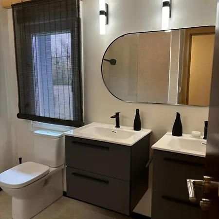 Casa El Jardin Vertical Con 5 Y Un Salon Comedor Villaverde-Penahorada