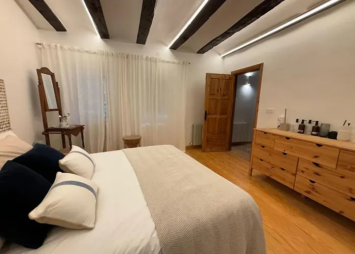 Casa El Jardin Vertical Con 5 Y Un Salon Comedor Villaverde-Penahorada