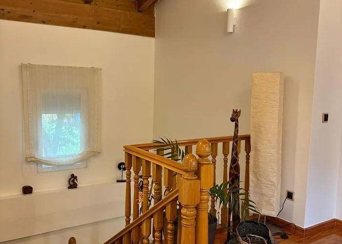 Casa El Jardin Vertical Con 5 Y Un Salon Comedor Villaverde-Penahorada